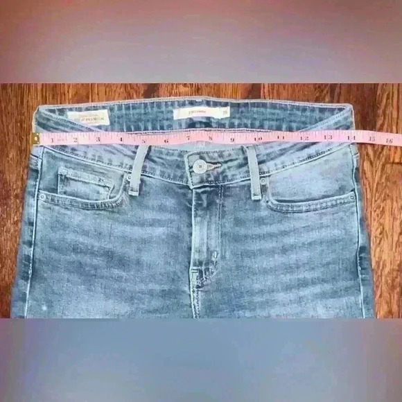 LEVIS Premium 711 Mid Rise Skinny Jean with Raw Hem in Light Wash - Picture 4 of 13